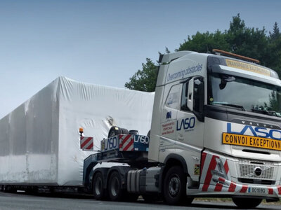 WSI WSI Volvo FH Aero Globetrotter 6x4 with 3-axle euro PX Lowloader LASO