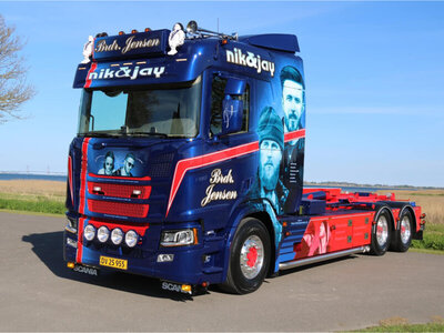 WSI WSI Scania R Normal 6x2 motorwagen met haakarm systeem BRDR. JENSEN