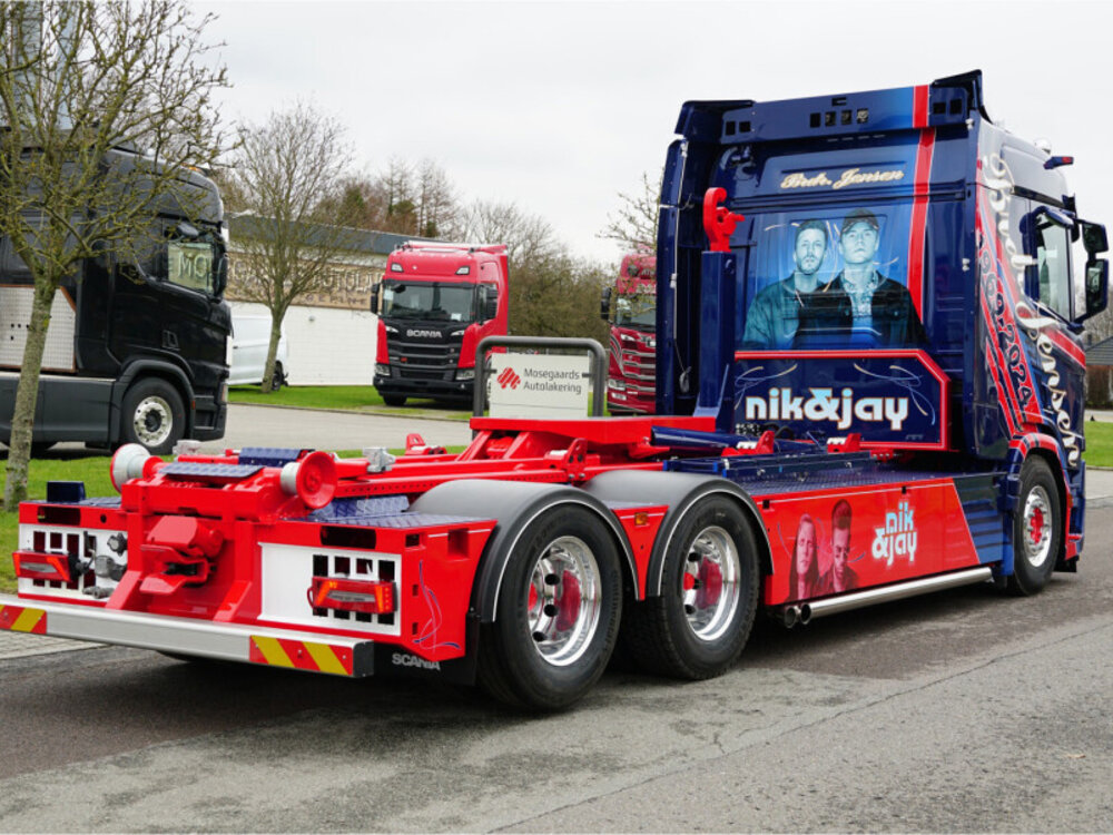 WSI WSI Scania R Normal 6x2 riged truck with hooklift system BRDR. JENSEN