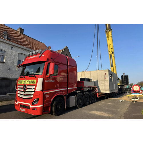 WSI WSI Mercedes-Benz Actros MP5 Gigaspace 8x4  SLT with 6 axle Manoovr + 2-axle Dolly CLAES VERWIMP