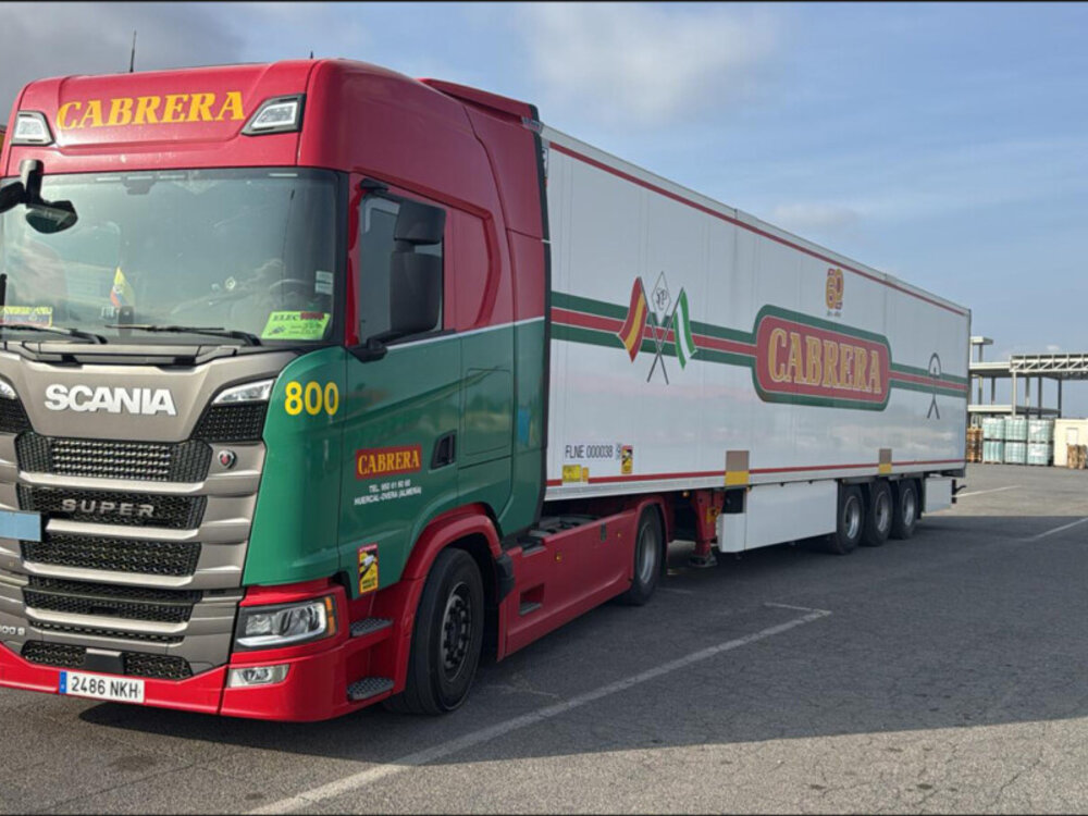WSI WSI Scania S Highline 4x2 met 3-as koeloplegger TRANSPORTES CABRERA