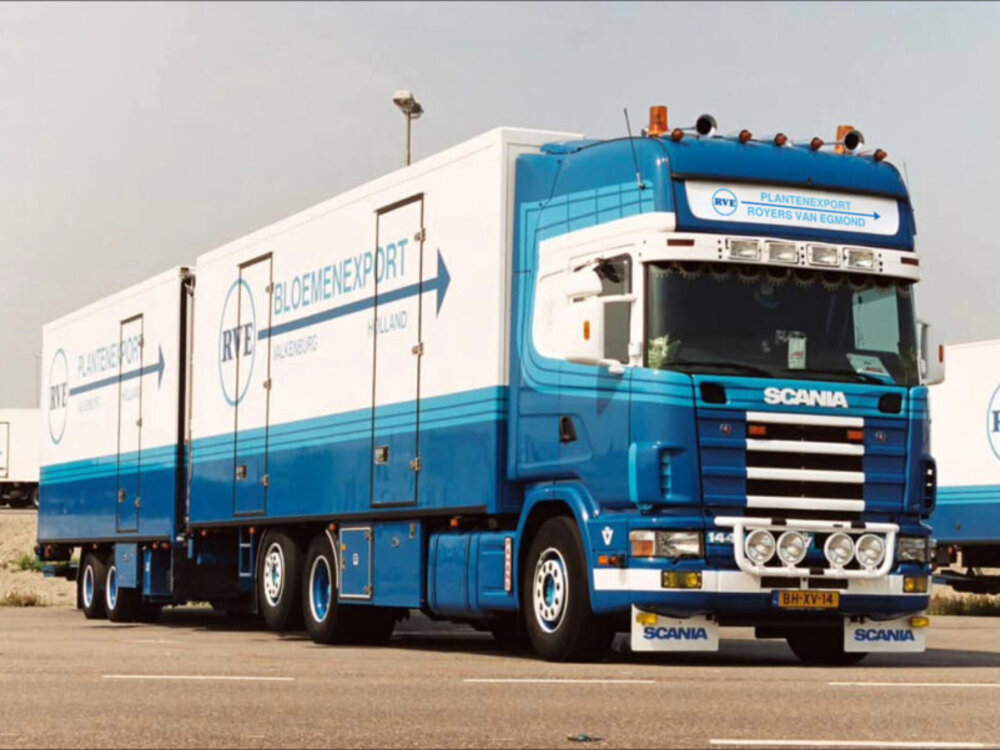 WSI WSI Scania R4 Topline combi riged truck 6x2 with 2-axle reefer trailer RVE PLANTENEXPORT