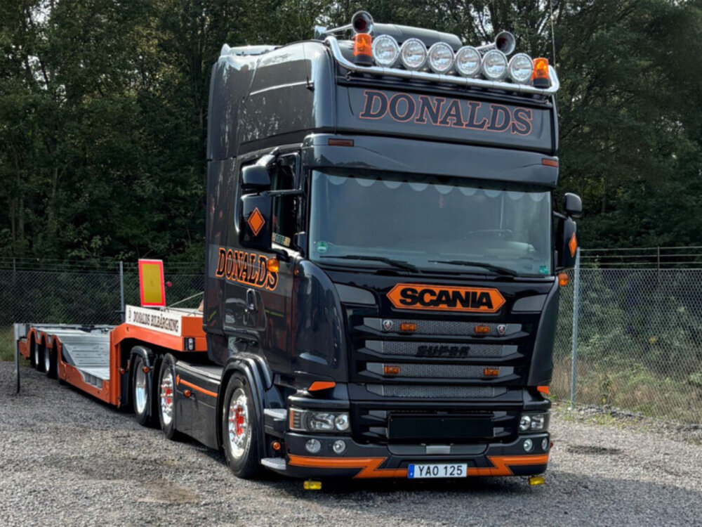 WSI WSI Scania streamline Topline 6x2 with 3-axle twin steer truck transporter DONALD BILBÄRGNING