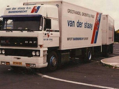 Tekno Tekno DAF 3300 Space Cab riged truck with trailer VAN DER STAAY