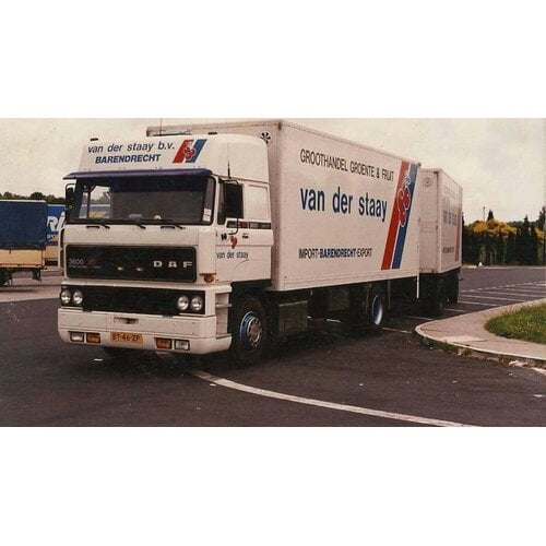 Tekno Tekno DAF 3300 Space Cab motorwagen met aanhanger VAN DER STAAY