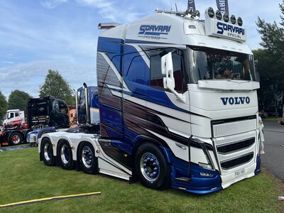 Tekno Tekno Volvo FH05 Globetrotter XL 8x4 heavy haulage SORVARI