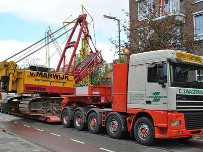 WSI WSI GINAF G Space Cab 10x4  met 5-assige dieplader C. ZWAGERMAN