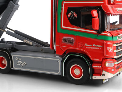 WSI WSI Scania R Highline 8x4 with 7-axle riged truck + hooklift system RONNIE PETERSEN