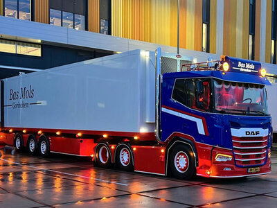 WSI WSI DAF XF SL 6x2 with 3-axle reefer trailer BAS MOLS