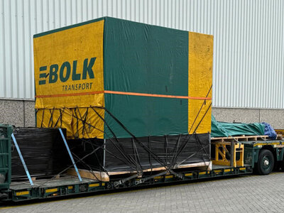 WSI WSI Volvo FH Aero Glob. XL 6x2 + 2-as dieplader + lading houten kist met top seal BOLK