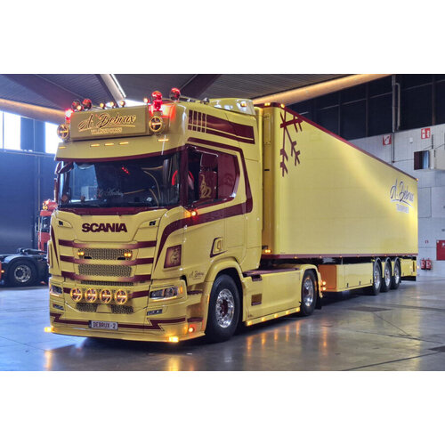 WSI WSI Scania R Highline 4x2 met 3-as koeloplegger A. DEBRUX