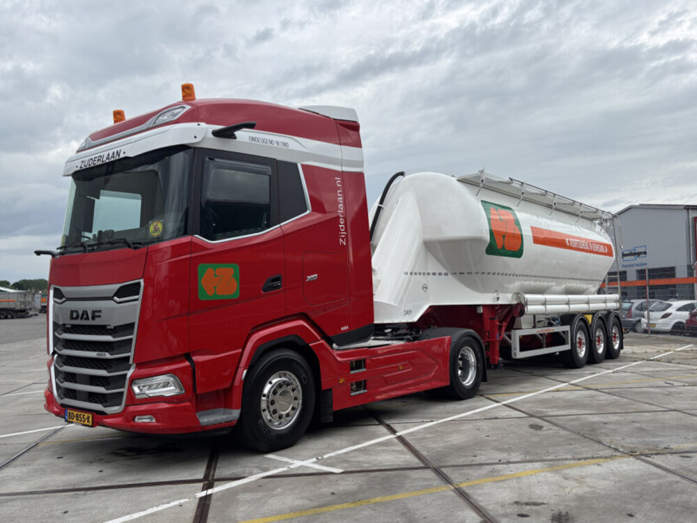 WSI WSI DAF XG 4x2 + 3-axle bulk trailer ZIJDERLAAN