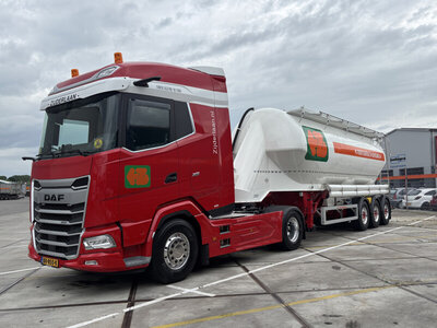 WSI WSI DAF XG 4x2 + 3-axle bulk trailer ZIJDERLAAN