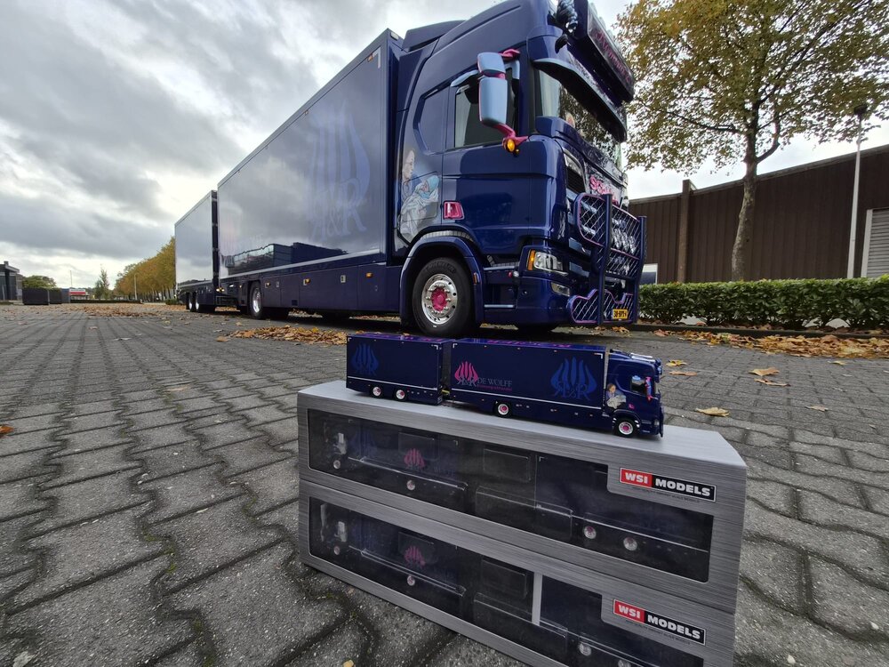 WSI WSI "EXCLUSIVE" Scania R Highline rigid truck with 2-axle trailer R&R WOLFF FLOWERS