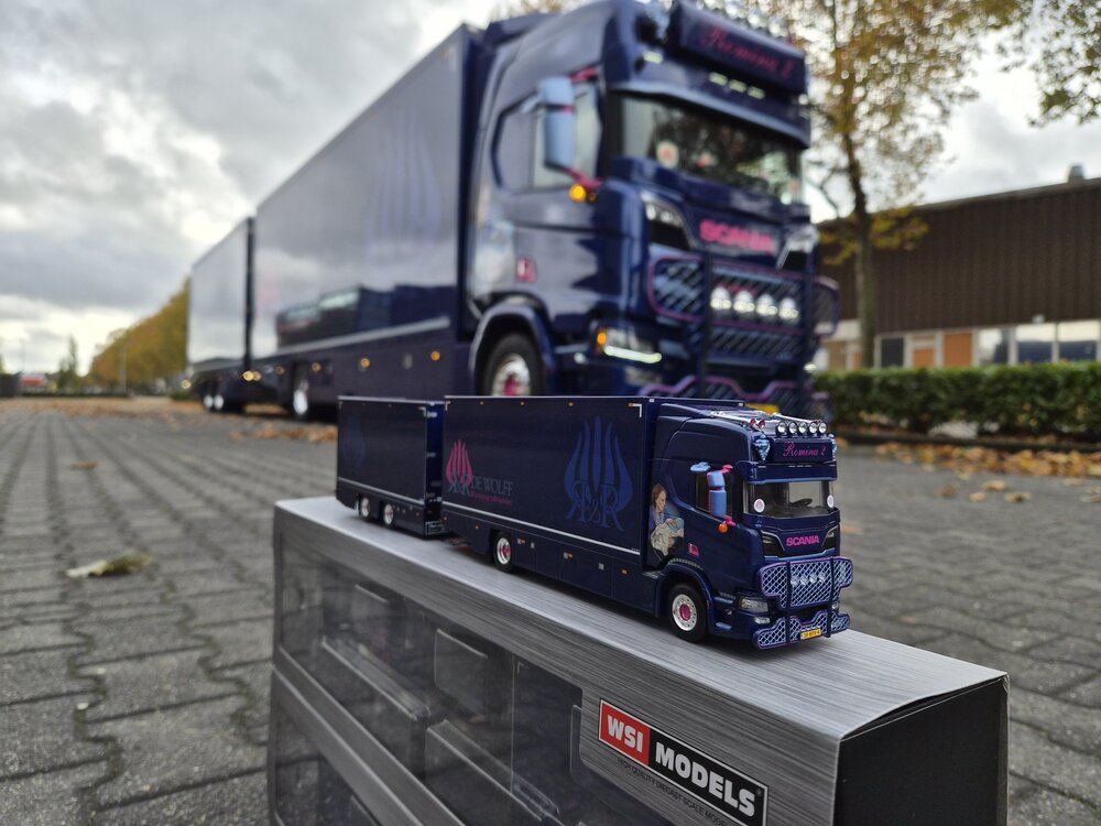 WSI WSI "EXCLUSIVE" Scania R Highline rigid truck with 2-axle trailer R&R WOLFF FLOWERS