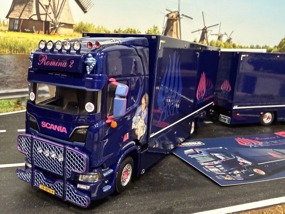 WSI WSI "EXCLUSIVE" Scania R Highline rigid truck with 2-axle trailer R&R WOLFF FLOWERS