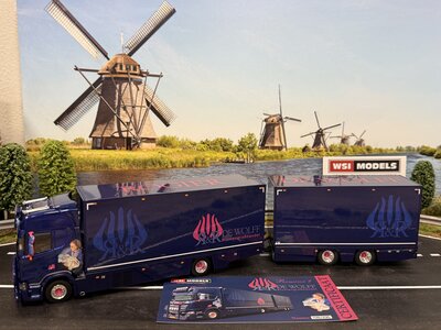 WSI WSI "EXCLUSIEF" Scania R Highline motorwagen met 2-as oplegger R&R WOLFF FLOWERS