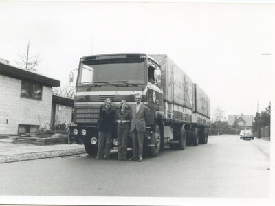 Tekno Tekno Ford Transcontinental 4x2 rigid truck with 3-axle trailer J. WERNER NIELSEN