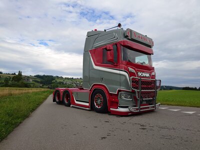 Tekno Tekno Scania Next Gen R-Serie Highline met 3-assige koeloplegger VOWA "POPEYE"
