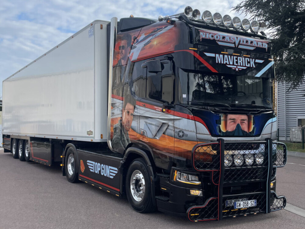 WSI WSI Scania R Highline 4x2 with 3-axle reefer trailer NICOLAS VILLARD "TOPGUN"