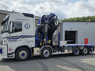 WSI WSI Volvo FH5 Glob. flatbed truck 8x2 + fassi 1100 + jib HELLEROD TRANSPORT