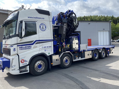 WSI WSI Volvo FH5 Glob. flatbed truck 8x2 + fassi 1100 + jib HELLEROD TRANSPORT