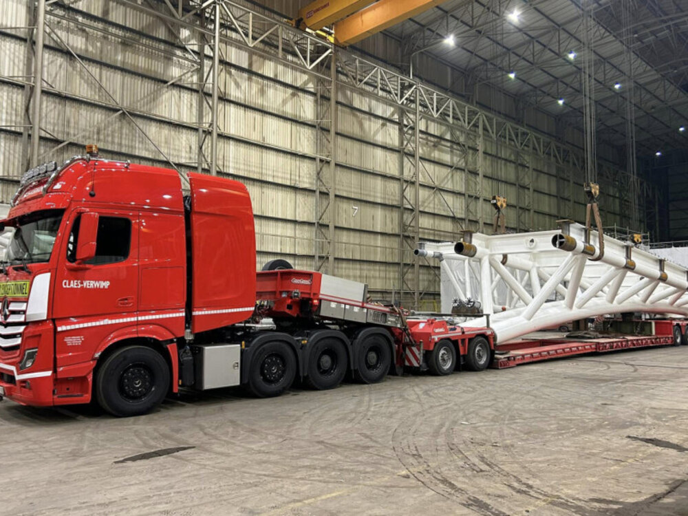 WSI WSI Mercedes-Benz Actros MP5 SLT Gigaspace 8x4  with 4 axle lowloader + 2-axle Dolly CLAES VERWIMP