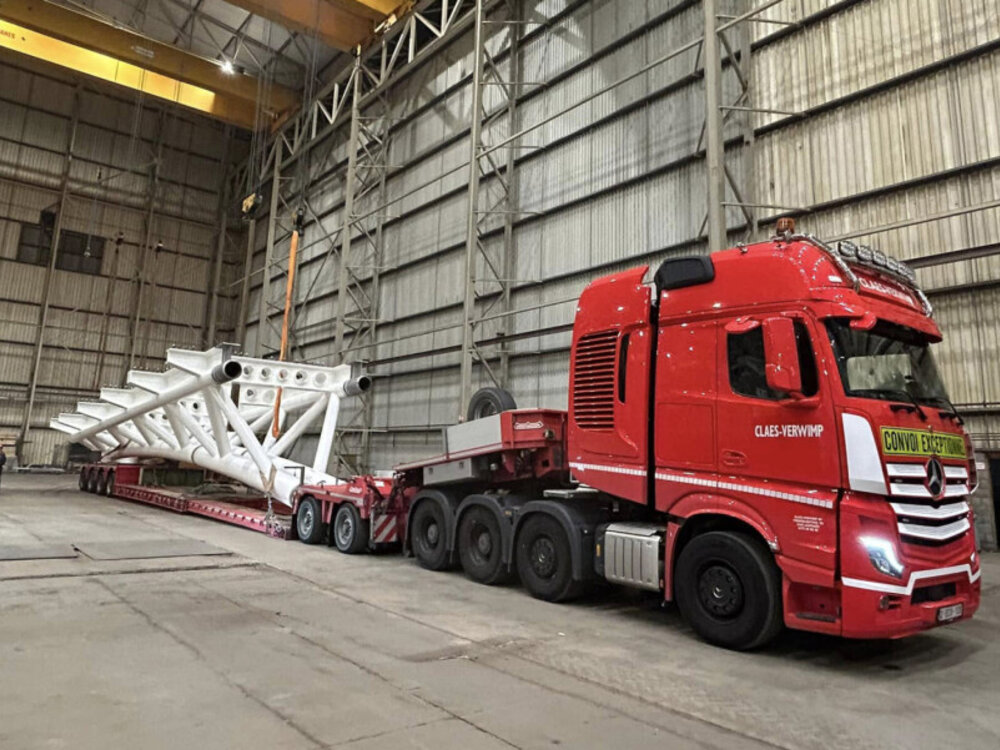 WSI WSI Mercedes-Benz Actros MP5 SLT Gigaspace 8x4  with 4 axle lowloader + 2-axle Dolly CLAES VERWIMP