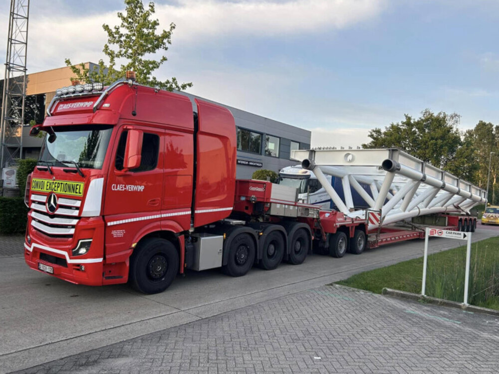 WSI WSI Mercedes-Benz Actros MP5 SLT Gigaspace 8x4  with 4 axle lowloader + 2-axle Dolly CLAES VERWIMP