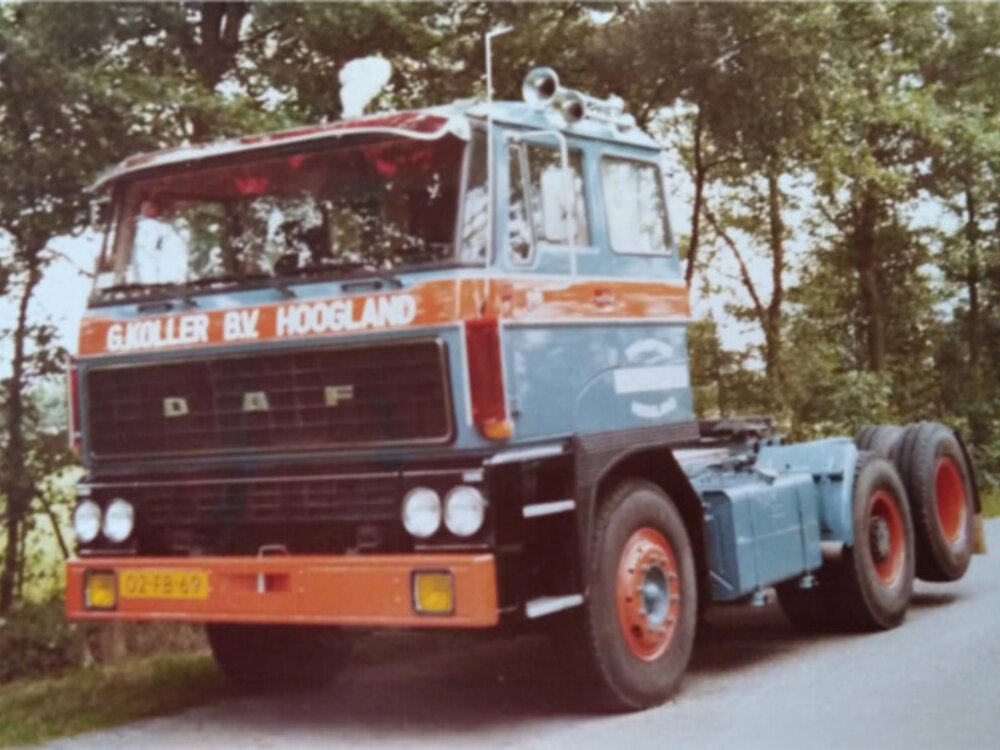 WSI WSI DAF 2800 6x2 + 3-axle classic brick trailer G. KÖLLER B.V.