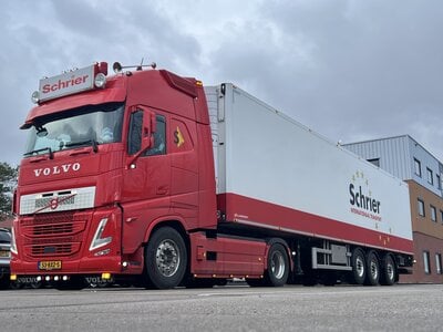 Tekno Tekno Volvo FH5 Glob. XL 4x2 with 3-axle reefer trailer SCHRIER