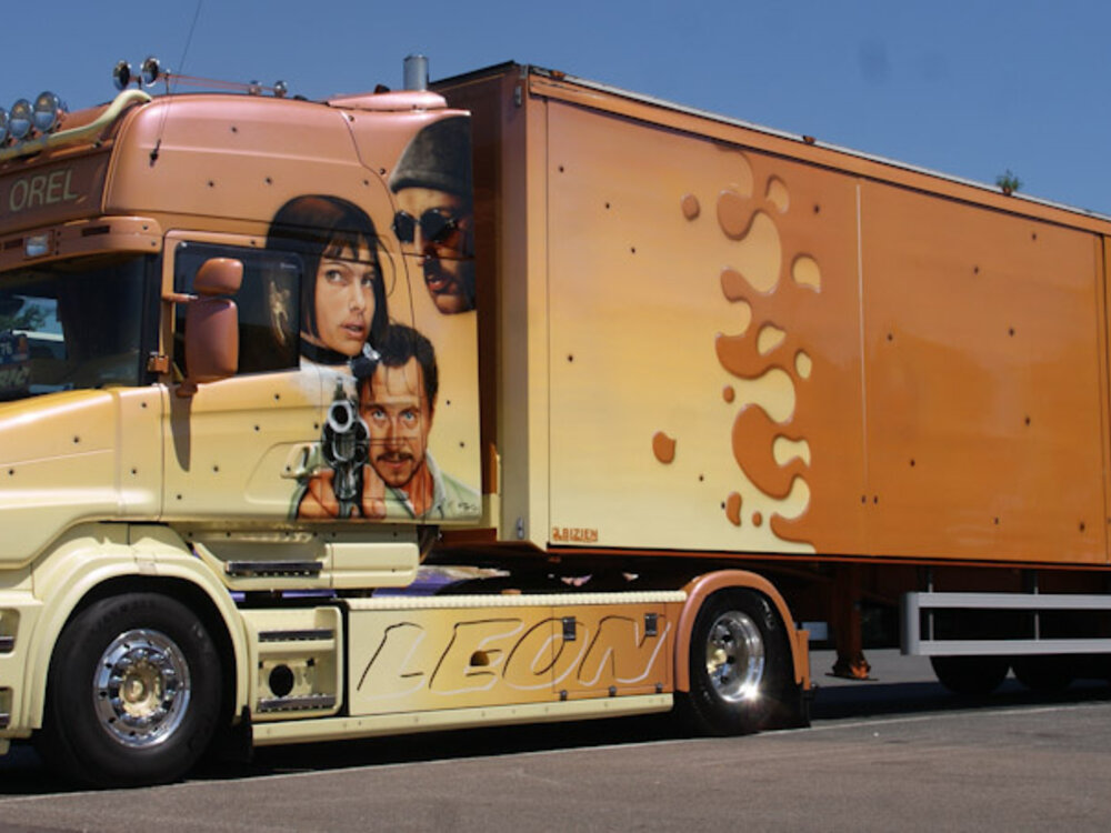 Tekno Tekno Scania 164/580 Torpedo 4x2 with 3-axle box trailer PIERRE OREL & FILS "LEON"