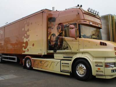 Tekno Tekno Scania 164/580 Torpedo 4x2 met 3-as gesloten oplegger PIERRE OREL & FILS "LEON"