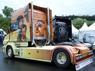 Tekno Tekno Scania 164/580 Torpedo 4x2 met 3-as gesloten oplegger PIERRE OREL & FILS "LEON"