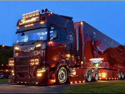 Tekno Tekno Scania NGS Highline 6x2 met 3-as koeloplegger SARANTOS