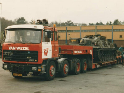 WSI WSI FTF FD serie 8x4 + 4-axle euro low loader VAN WEZEL
