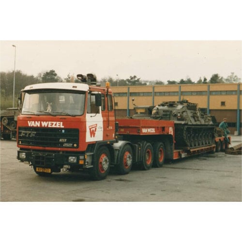 WSI WSI FTF FD serie 8x4 + 4-axle euro low loader VAN WEZEL