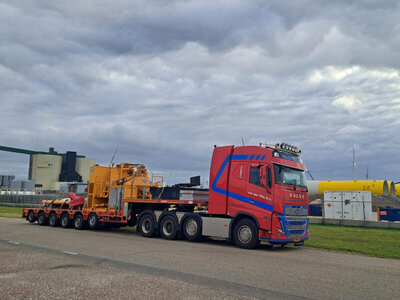 WSI WSI Volvo FH 5 Globetrotter 8x4 met 6-assige Manoovr VAN DER TOL