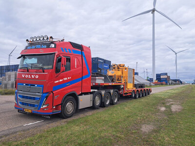 WSI WSI Volvo FH 5 Globetrotter 8x4 met 6-assige Manoovr VAN DER TOL
