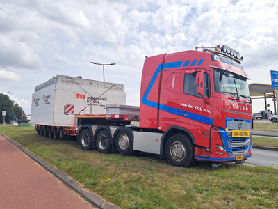 WSI WSI Volvo FH 5 Globetrotter 8x4 met 6-assige Manoovr VAN DER TOL