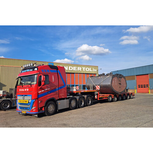 WSI WSI Volvo FH 5 Globetrotter 8x4 met 6-assige Manoovr VAN DER TOL