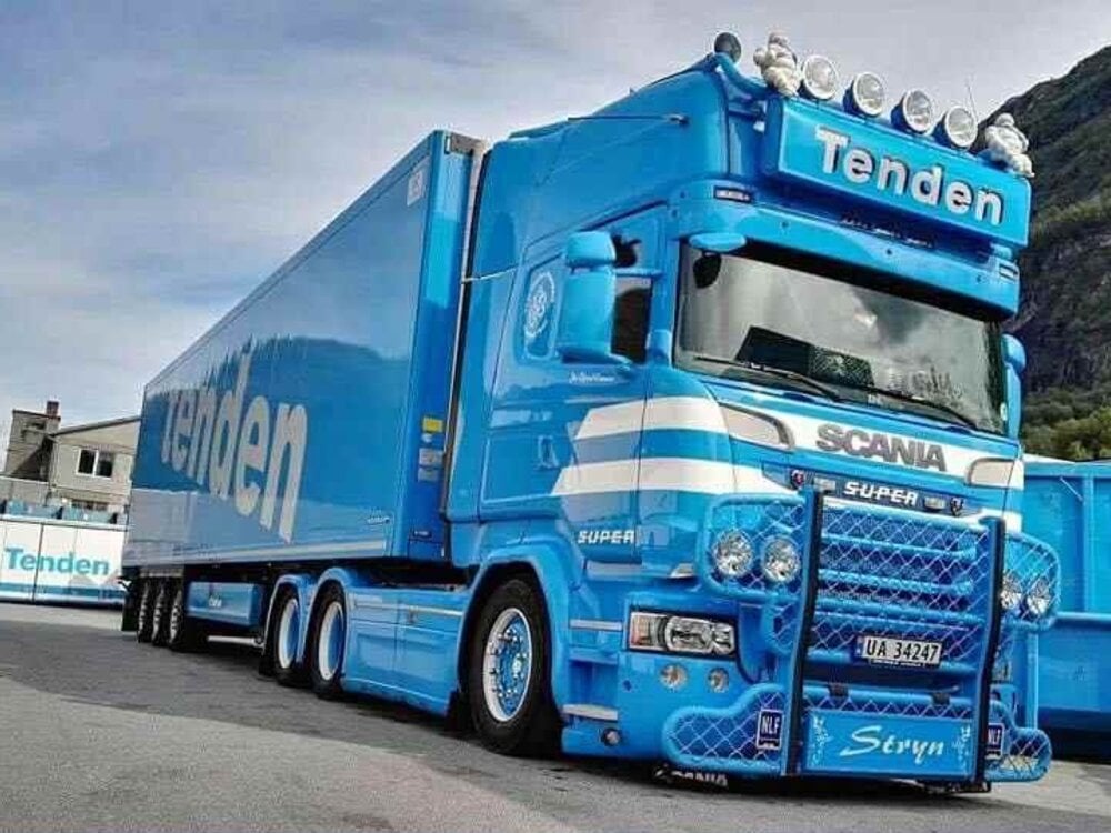 Tekno Tekno Scania R6 Streamline Topline 6x2 met 3-assige koeloplegger TENDEN