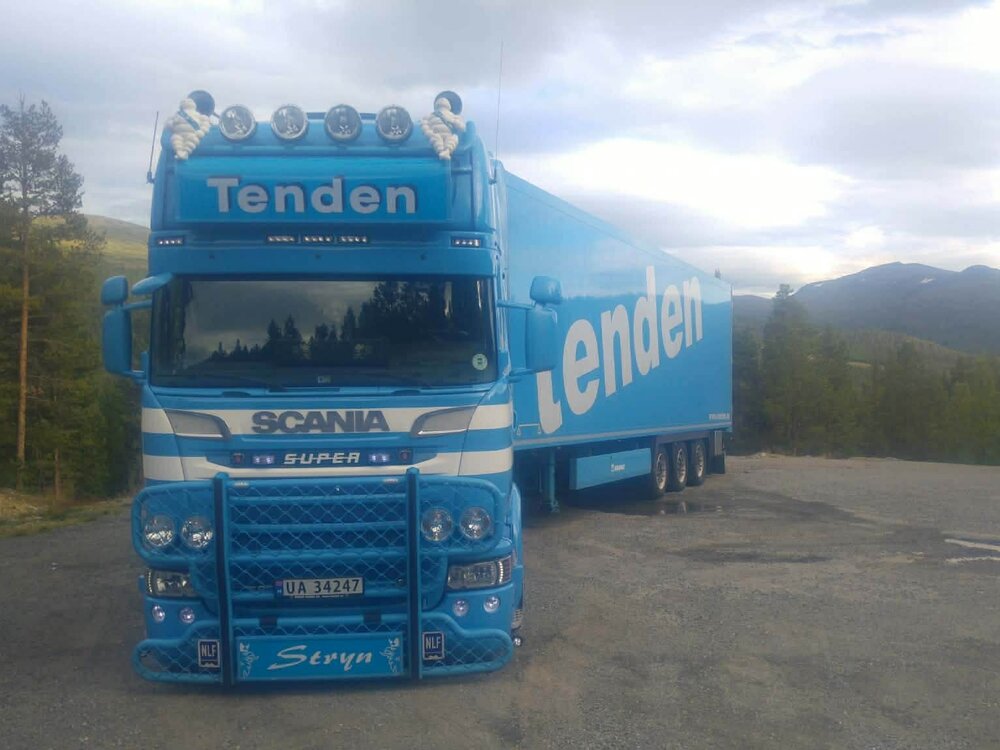 Tekno Tekno Scania R6 Streamline Topline 6x2 with 3-axle reefer trailer TENDEN