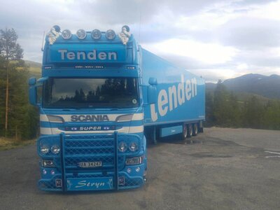 Tekno Tekno Scania R6 Streamline Topline 6x2 with 3-axle reefer trailer TENDEN