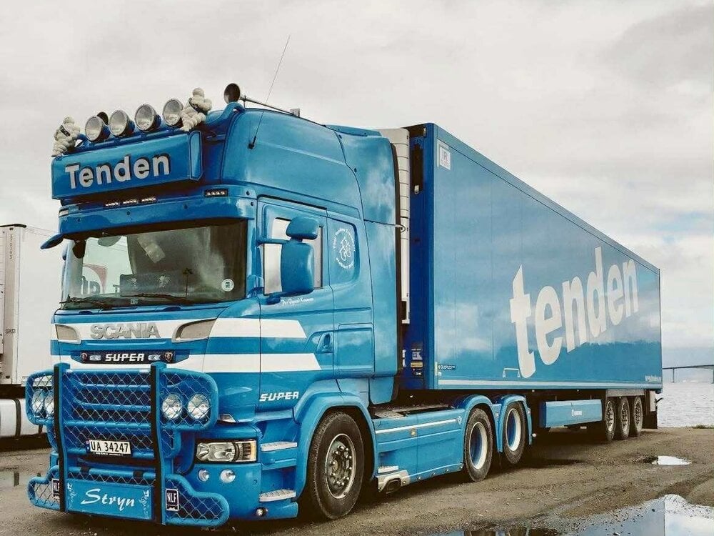 Tekno Tekno Scania R6 Streamline Topline 6x2 met 3-assige koeloplegger TENDEN