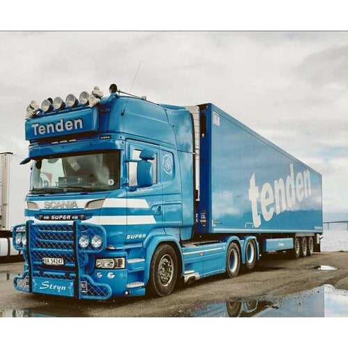 Tekno Tekno Scania R6 Streamline Topline 6x2 met 3-assige koeloplegger TENDEN