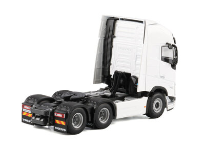 WSI WSI Volvo FH5 Globetrotter XL 6x2 WHITE LINE
