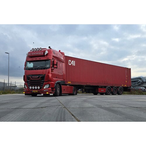 WSI WSI DAF XF Super Space Cab 4x2 met 3-assige flex container trailer + 45ft container DE GOEDEREN