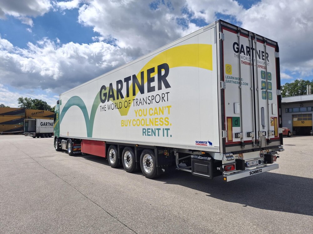Tekno Tekno Volvo FH Aero Globetrotter XL 4x2 met 3-assige koeloplegger GARTNER
