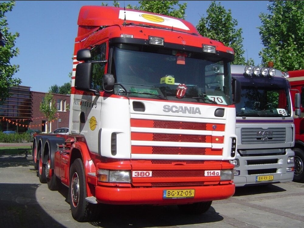 Tekno Tekno Scania 4-serie rigid truck with 3-axle trailer with 2x20ft. Cosco reefer container POST KOGEKO